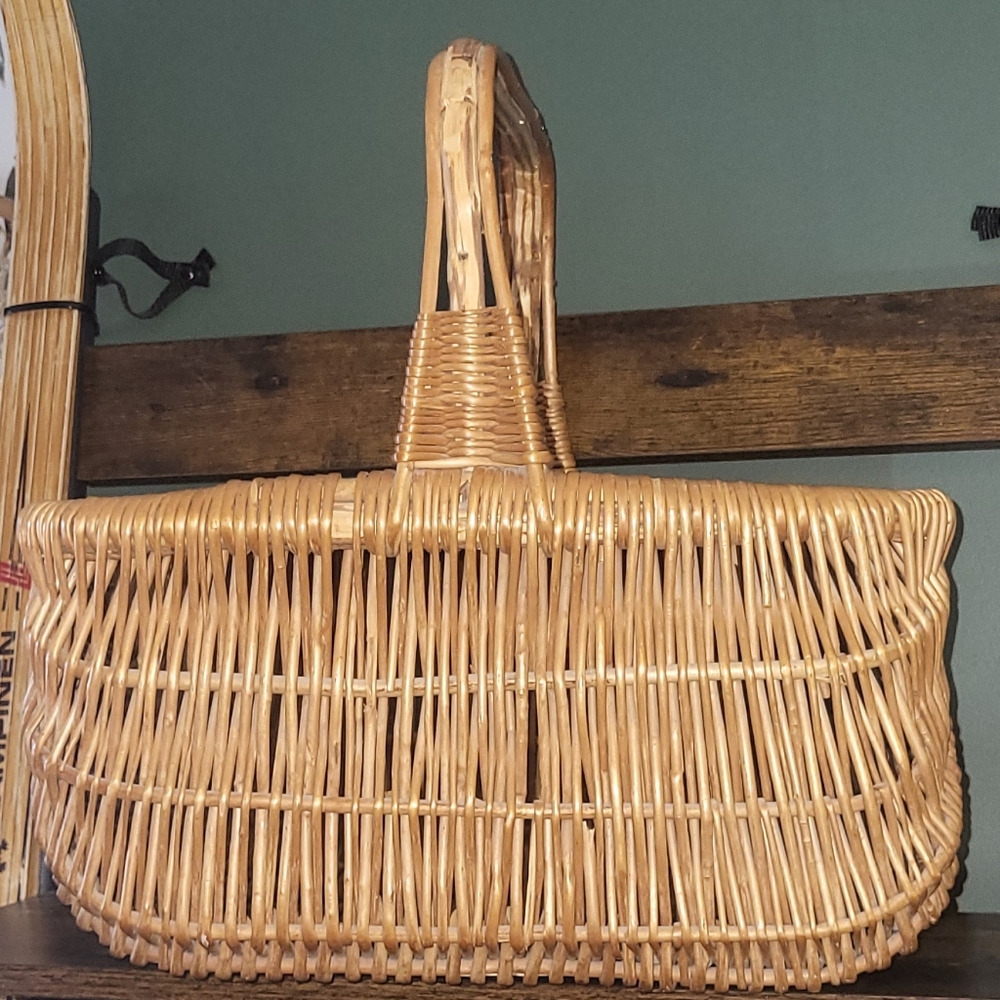 Wicker Basket , large holds blankets , Picnic Basket